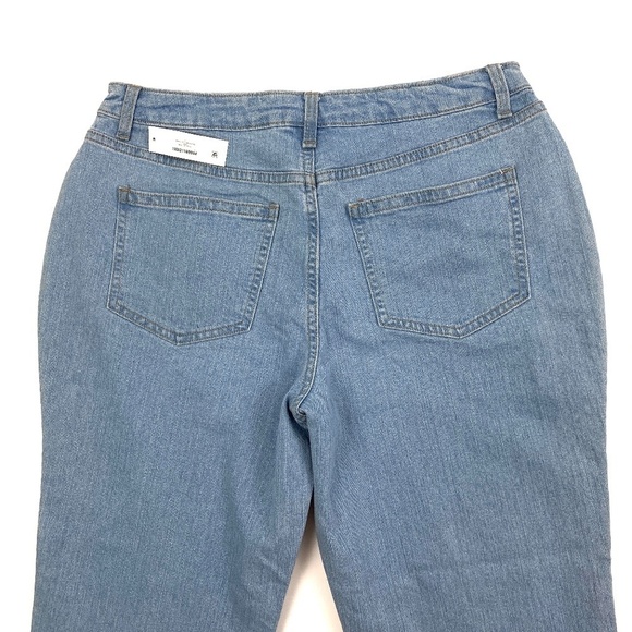 NEW No Boundaries High Rise Mom Women's size 13 Light Wash Blue denim Jeans - Picture 2 of 3